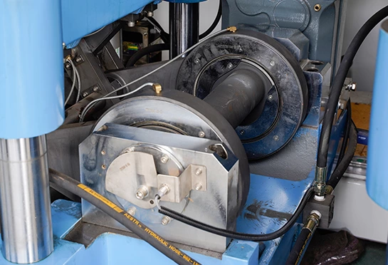 Machine de thermoformage de plastique à quatre stations