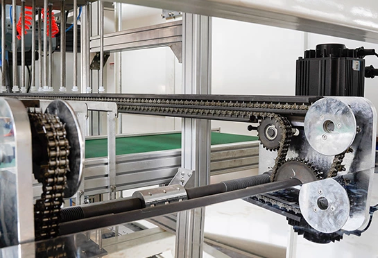 Machine de thermoformage de plastique à quatre stations