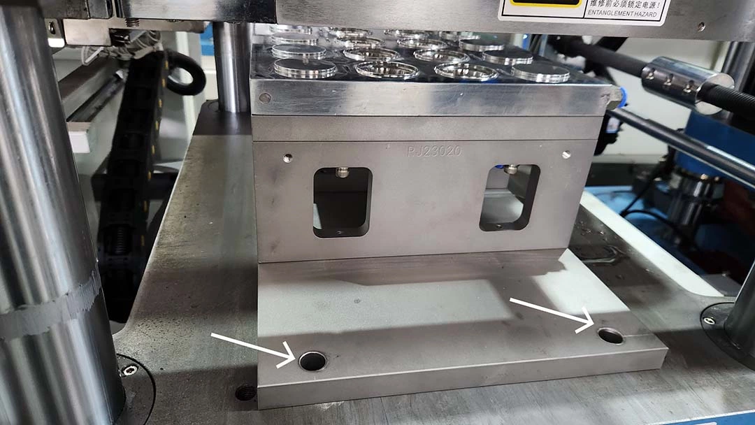 Four-station plastic thermoforming machine TTF-520AF