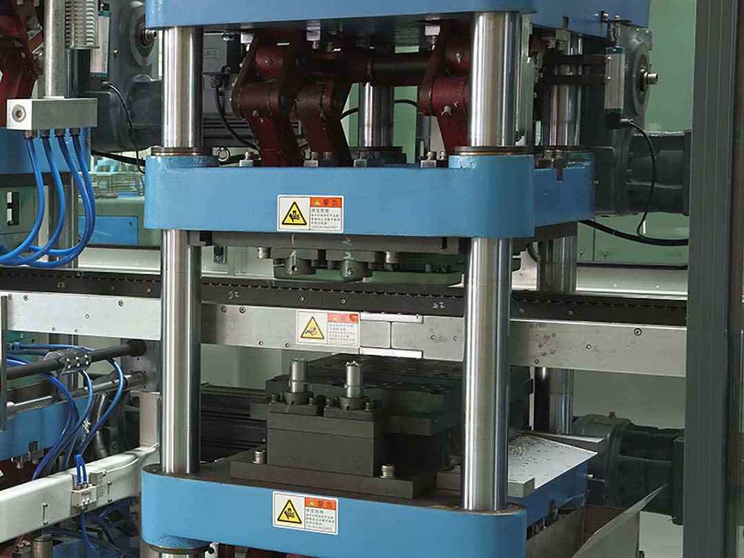 Four-station plastic thermoforming machine TTF-520AF