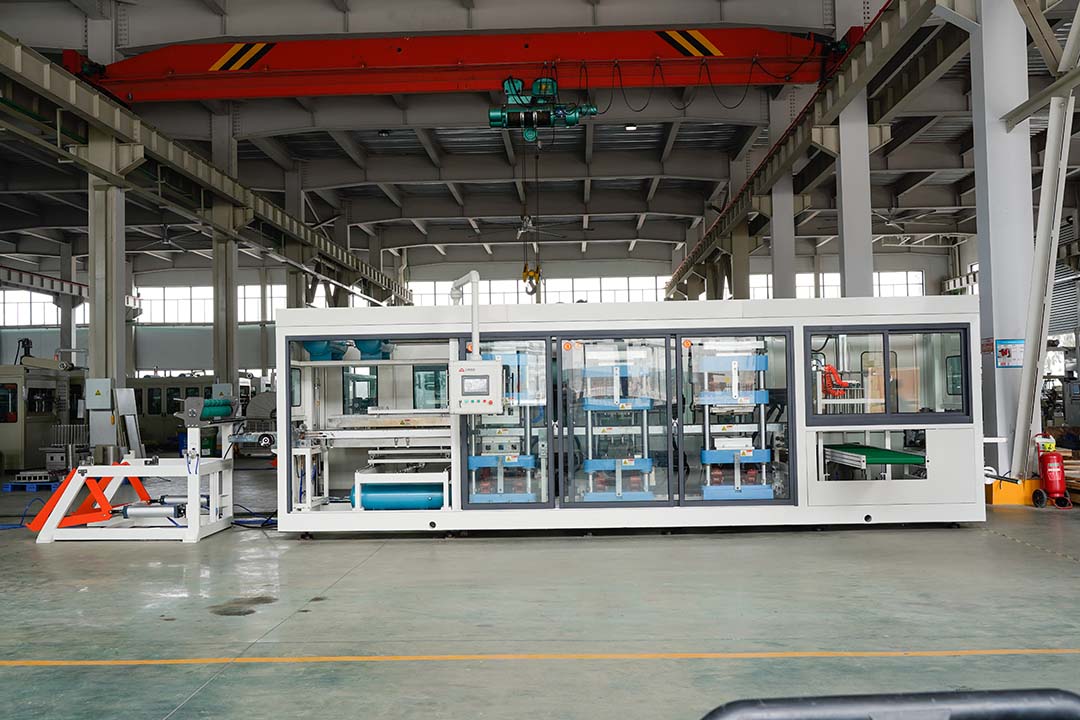 Four-station plastic thermoforming machine TTF-520AF