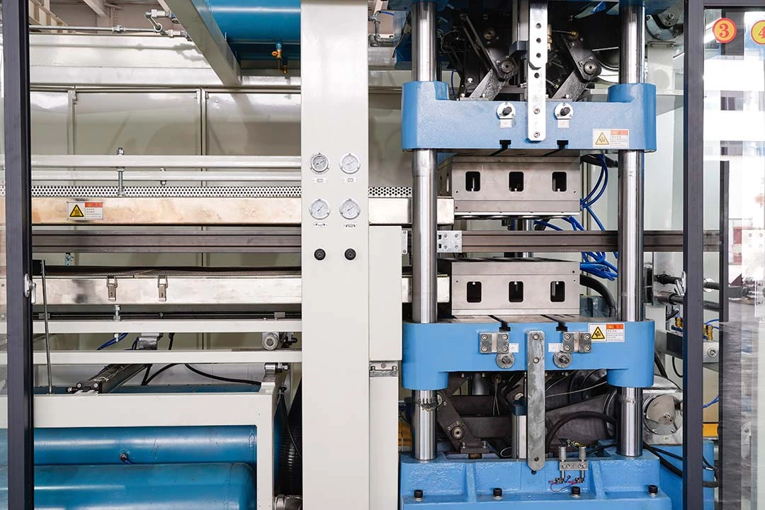 Three-station plastic thermoforming machine 700A product introduction