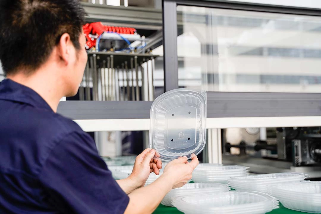 Fully automatic four-station plastic thermoforming machine TTF-820AF